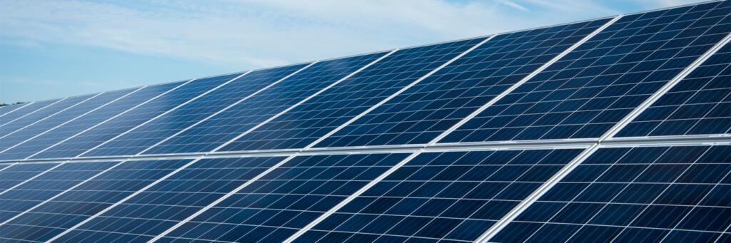 СРОК СЛУЖБЫ СОЛНЕЧНЫХ БАТАРЕЙ: ГАРАНТИИ ПРОИЗВОДИТЕЛЕЙ И ФАКТОРЫ СТАРЕНИЯ