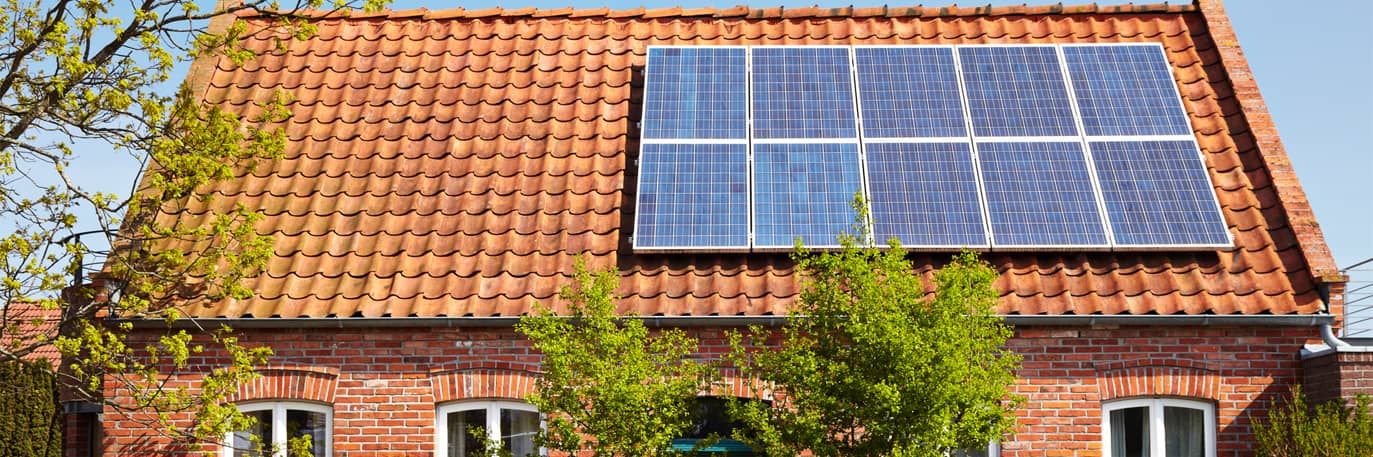 Какие солнечные батареи лучше выбрать для загородного дома